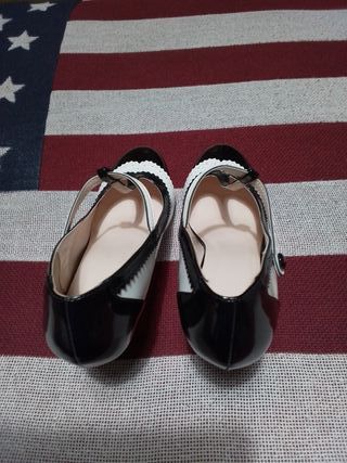 Zapatos de tacón negros y blancos precio 6 €