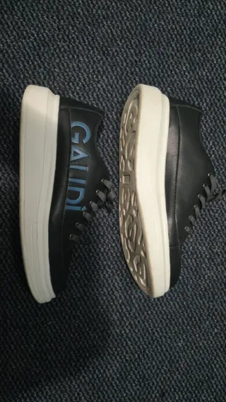 Scarpe sneakers Gaudi nere e blu