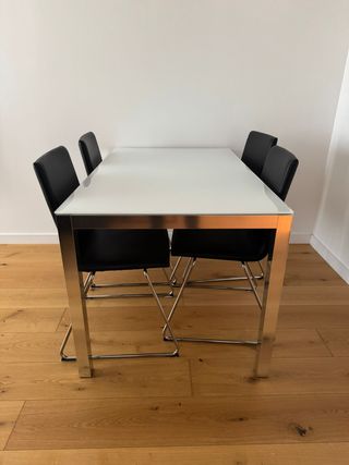 Mesa extensible Sacha vidrio y metal