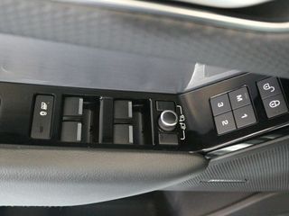 Land-Rover Range Rover Velar 2.0 D180 132kW R-Dynamic S 4WD Auto