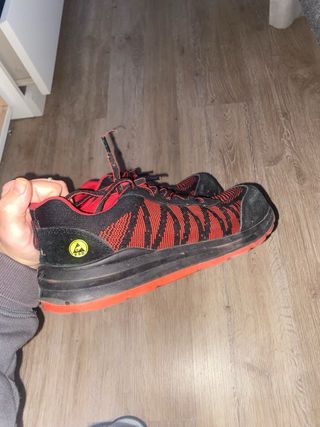 Zapatos de trabajo seguridad negros y rojos