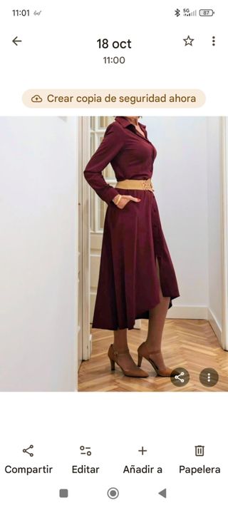Vestido burdeos elegante mujer