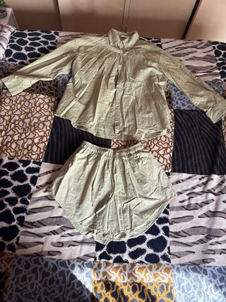 Conjunto camisa oversize y pantalón corto fluido