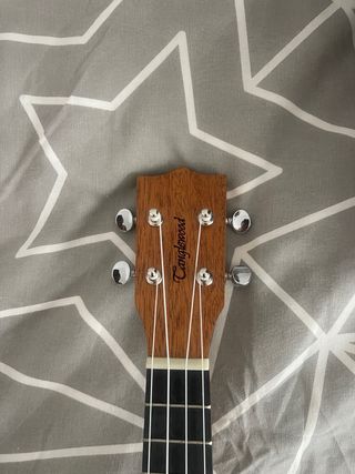 Ukelele de madera