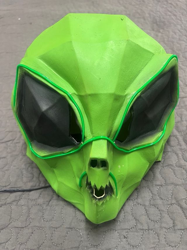 Máscara Alien Verde. no tiene luz.