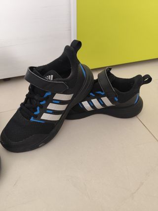 Zapatillas Adidas niño negras y azules