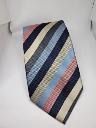 Corbata de rayas azul y rosa