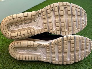 Zapatillas Nike Air Max Sequent Negras y Doradas