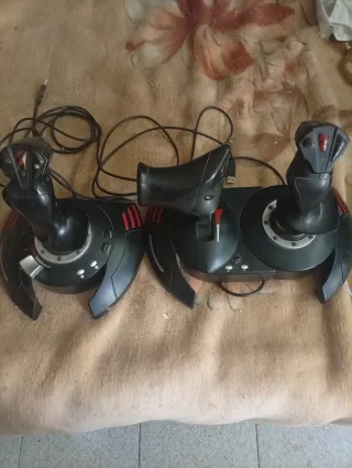 2 joystick Thrustmaster