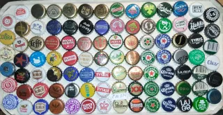 534 chapas de cerveza y refrescos