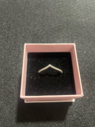 Anillo V con Circonitas Pandora