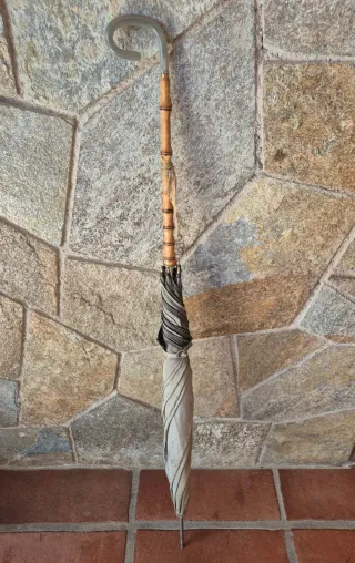 Paraguas vintage bambú y gris