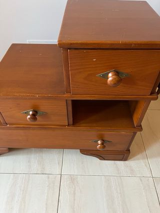 Mueble escalonado de madera maciza