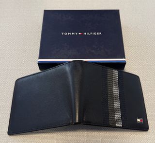 Cartera Tommy Hilfiger (Nueva, sin estrenar)