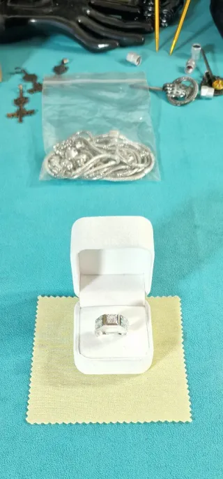 PLATA 925 Anillo de Circonita Brillante y Grabados