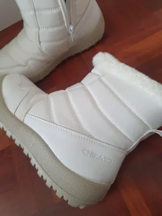 Botines blancos acolchados con forro de pelo