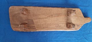 Tabla rústica de madera con patas
