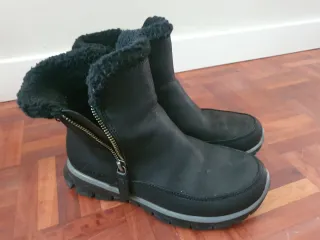 Botines Skechers negros con cremallera