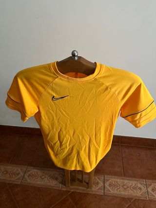 Camiseta Nike Naranja y Amarilla