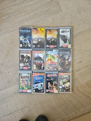 Confezione da 13 giochi per PSP (con manuali, 1 sigillato)