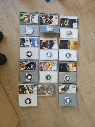 Confezione da 13 giochi per PSP (con manuali, 1 sigillato)