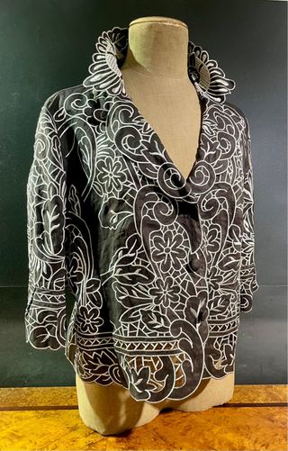 Chaqueta Bordada Plata Negra