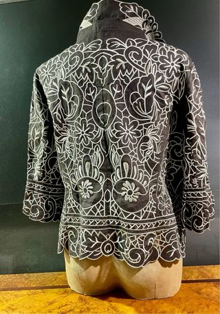 Chaqueta Bordada Plata Negra