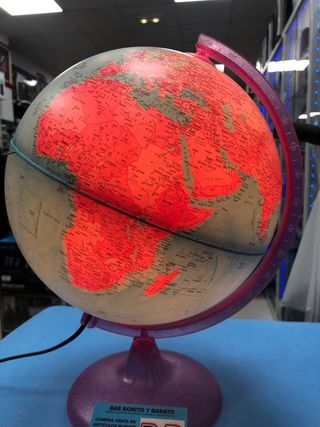 Globo terráqueo iluminado