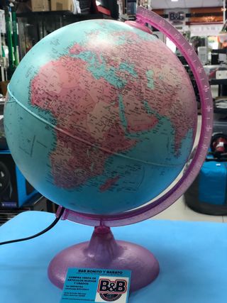 Globo terráqueo iluminado