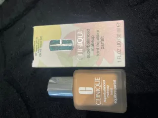 Base de maquillaje Clinique Superbalanced