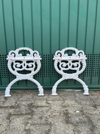 Piedini per panca lavorati  in ghisa bianchi 