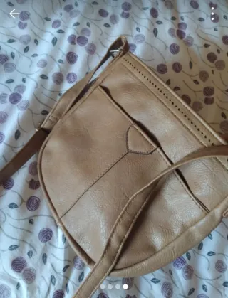 Bolso bandolera beige y marrón