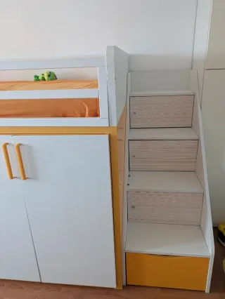 Cama tren con armario, cajones y escaleras