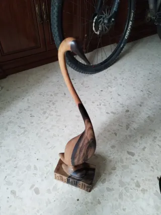 Figura de Madera Artesanal Cisne