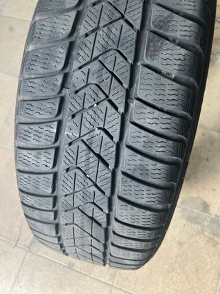 Neumáticos Pirelli 215/50 R18 92V Invierno