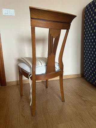 4 Sillas de madera 