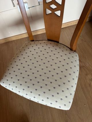 4 Sillas de madera 