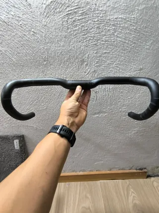 Manillar Orbea Carretera Negro de una M30 2025.