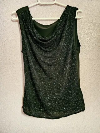 Camiseta negra con brillos