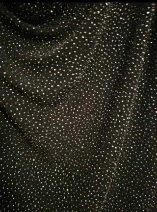 Camiseta negra con brillos
