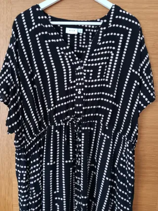 Vestido negro manga murciélago 