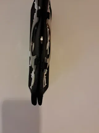 Bolso negro con flores blancas,de Nácar  y asa 