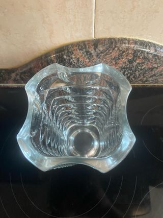Jarrón de cristal tallado