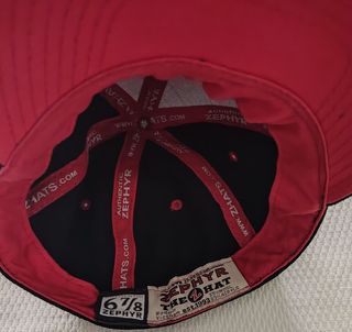 Gorra deportiva negra