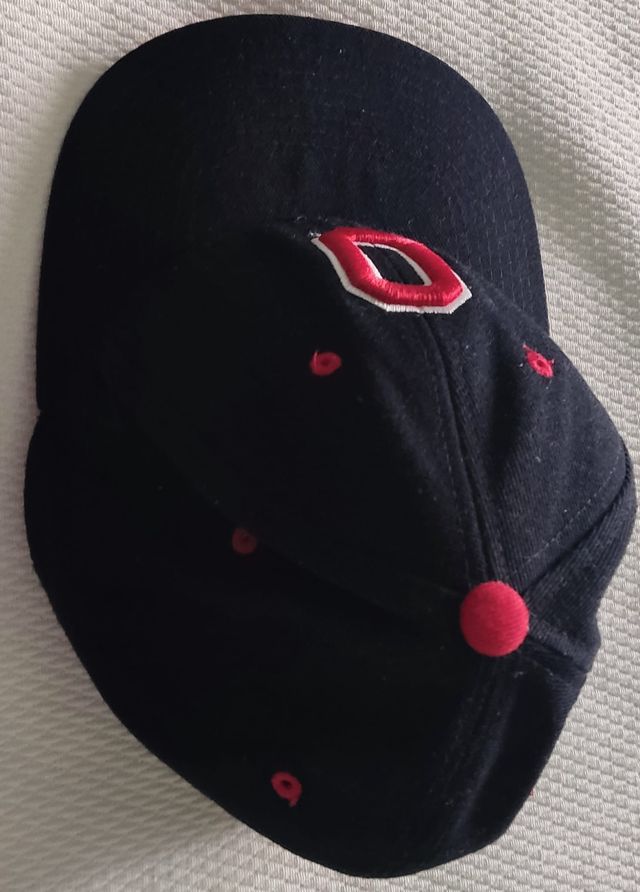Gorra deportiva negra
