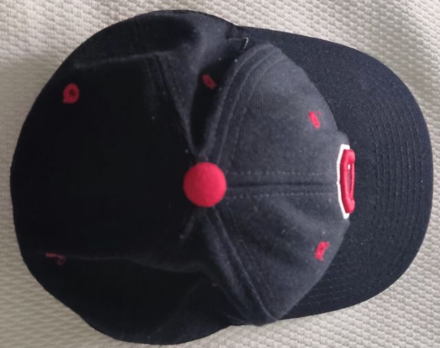 Gorra deportiva negra