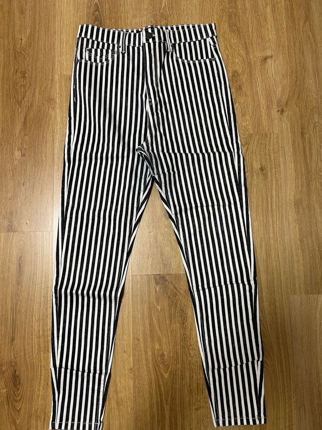 Pantalón rayas blanco y negro