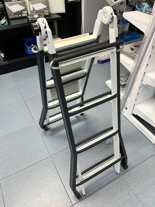 Escalera plegable nueva