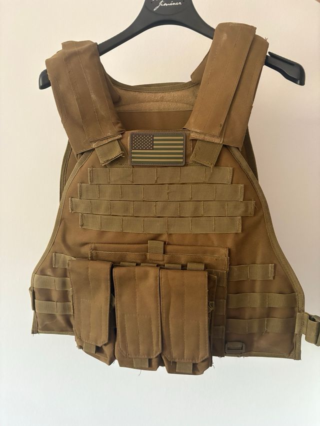 Casco y chaleco Airsoft Táctico
