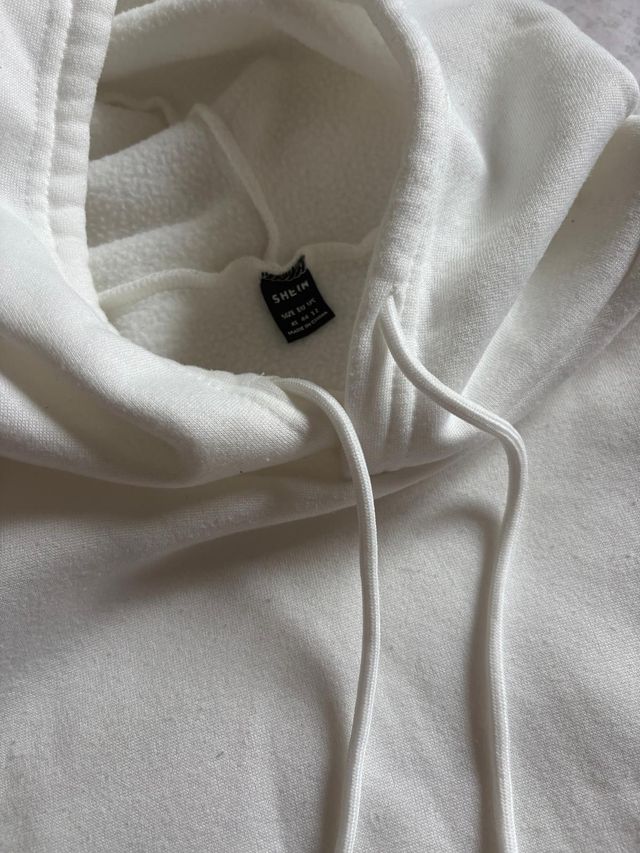 Sudadera blanca con capucha